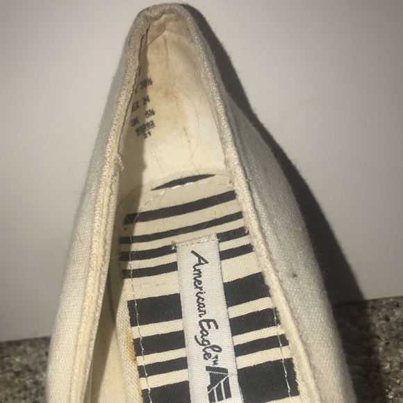 American Eagle Cream Wedges with Bow - Picture 4 of 5